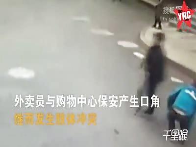 Large fight in  Guizhou over a take away order dispute and parking issue 