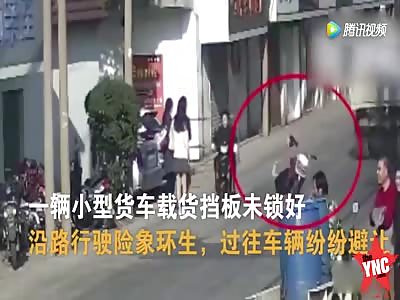 Woman riding a bicycle gets smacked in the face by open truck cover down on the spot made her unconscious