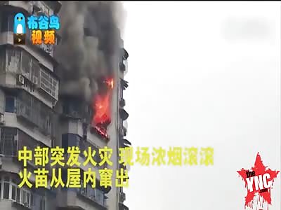 Chinese Muslim man tries his best to hold on while his flat is on fire