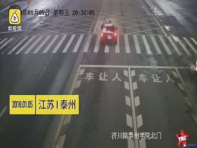 3 hit at the same time on zebra crossing in Taizhou