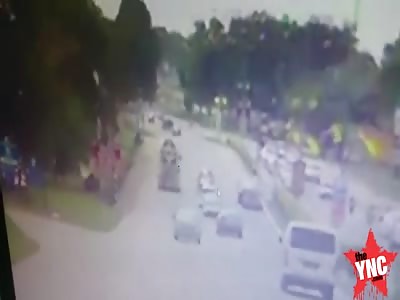 truck with no breaks crashed into cars in Malaysia 