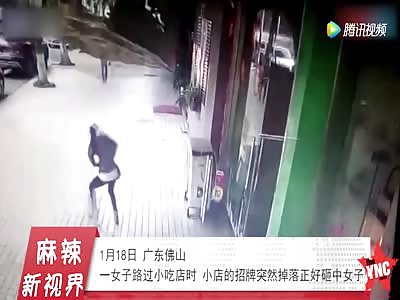 retail store  sign falls onto a woman in Guangdong
