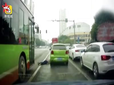  Nanning  woman gets hit by a bus