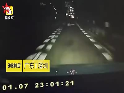 Drunk man on the road in the dark gets crushed and dies in Guangdong