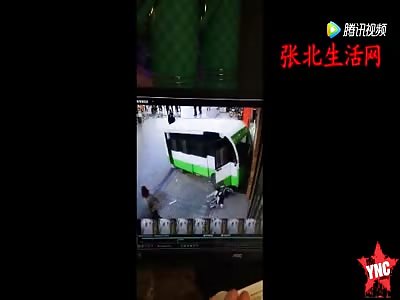 woman crushed  by a bus in  Zhangjiakou