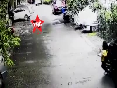 female driver crushed a girl in Chengdu, Sichuan