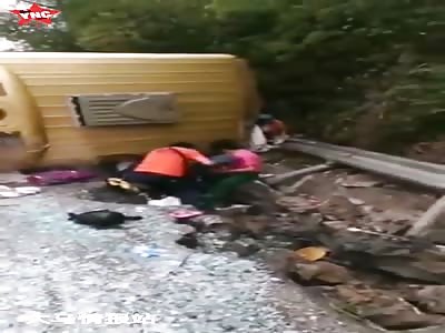 7 crushed by a bus on the Lanhai Expressway Zhanjiang headed towards Hepu 