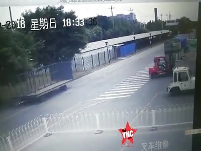 accident in  Guangdong man killed by a Forklift