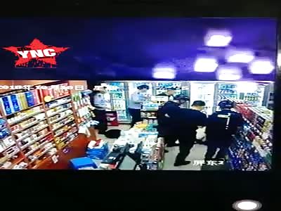 [better quality]  gangster Liao Mou took hostage a female clerk at Wanjia Convenience Store but  was  killed by the police in  Fuzhou