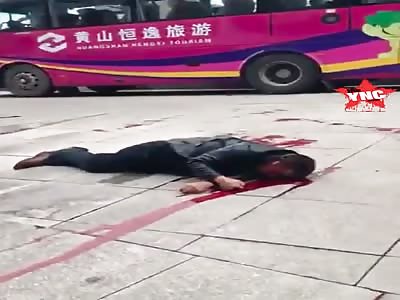 supermarket boss stabs man to death in Huangshan City due to the equity dispute.