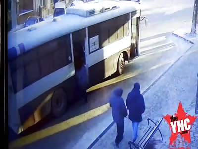86-year-old pensioner gets her legs crushed by a bus in the Irkutsk Region