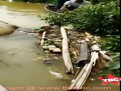 floating dead man on the Batanghari River in Jambi City, Jambi Province