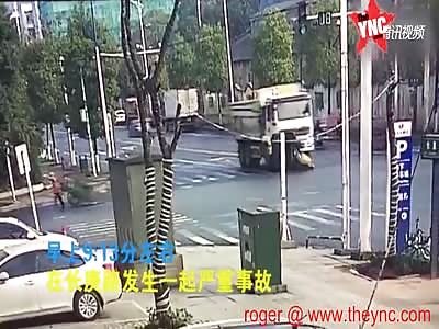 man gets crushed and died in Hunan