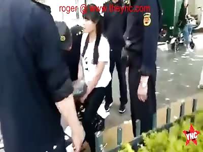 Chinese police officer choke a woman on the street