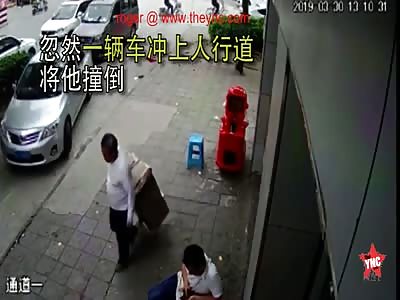 man put in ICU after he was crushed by a car in Changan Town, Dongguan