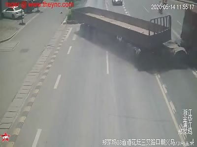 Yang Mou gets hit by a truck on the zebra crossing in Zhengjiawuzhen