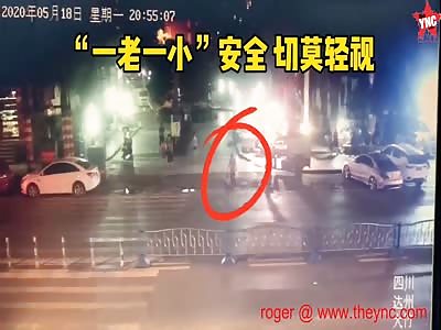 3 year old  Liu Moumou gets hit by a truck in henan