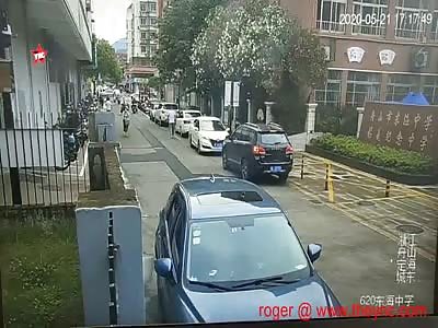 70 year old woman gets hit by a opening car door resulting in rib fracture in Jiangsu