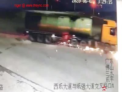MR.Fangmou was crushed by a truck in Guangdong