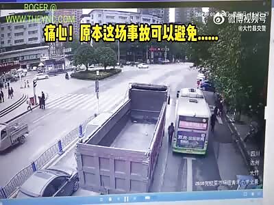 Hu died after being crushed by a truck while trying to catch the bus in Sichuan 