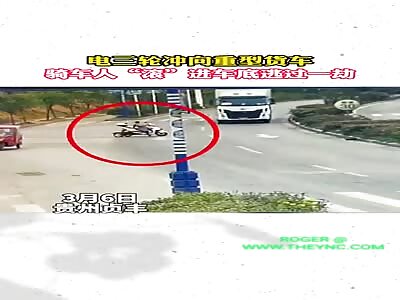 Man crushed by a truck in Guizhou