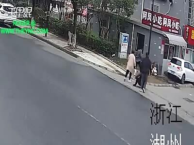 A car collieds into four people in Zhejiang