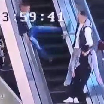 ISRAEL: Man Falls Off Mall Escalator to His Death 