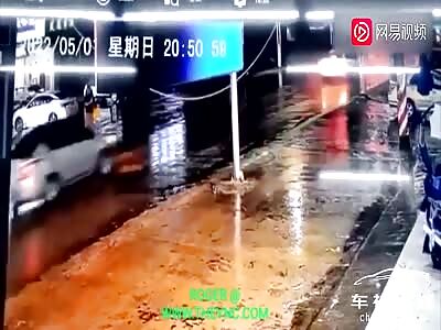 A child crushed by by a car in Hebei