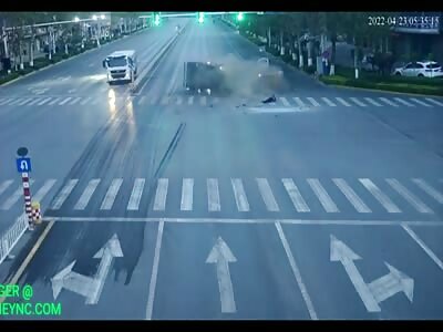 Man was ejected out of his truck in Shijiazhuang