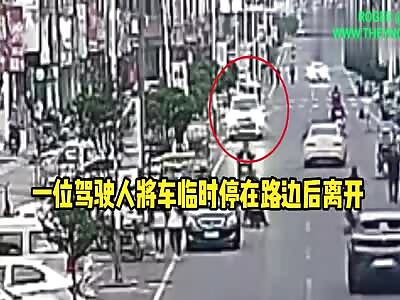 Woman was crushed after a Man forgot to pull up the handbrake in his car in Tianchang City