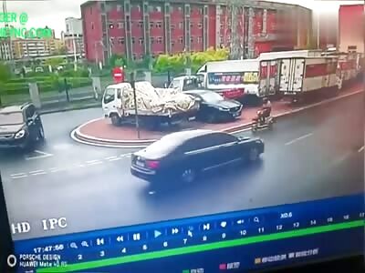 Motorcyclist was crushed by a suv in hangzhou