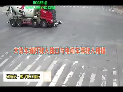 A Truck hit a motorcyclist in Shijiazhuang city