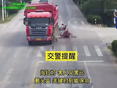 Motorcycleist crashed into a Truck in Guangde