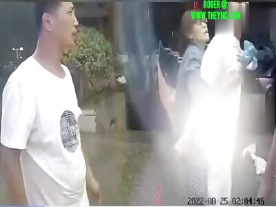 Man beat up his own mother in Xi'an