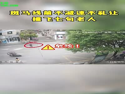 Car knocked down a old man in Yingshan