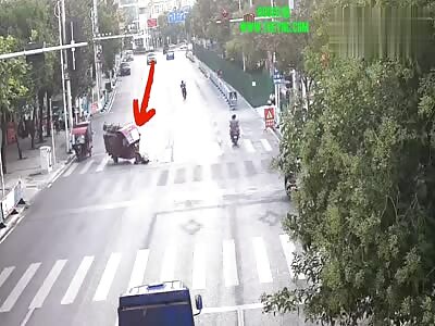 tricycle landed on Qian head in Zunyi City