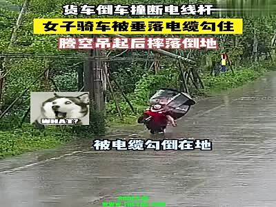 Telephone cables hits a woman on her electric bicycle in Zhejiang