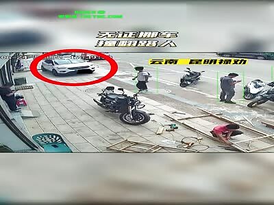 A child driving a car crushed a man in Shijiazhuang