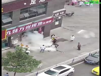 A chef legs on fire in Chongqing