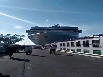 Cruise ship loses control, crashes into wharf and tourist boat