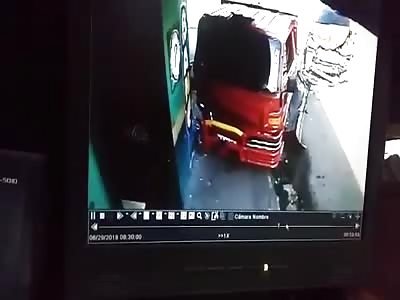 Live Accident Caught on CCTV