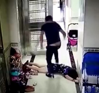 Chinese Cruelly Beats his Wife 
