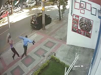 Thief kicks woman in face