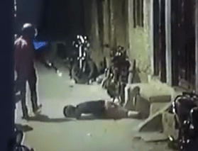 Man Brutally Shot to Death In East Dehli (Another Angle)