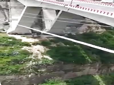 Depressed Man Falls to Death From Bridge in Equador