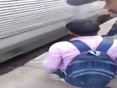 Woman fell to the train tracks