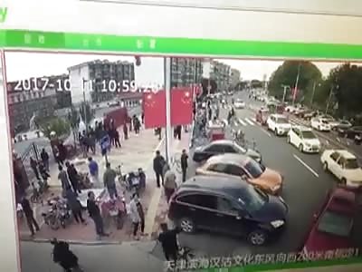 Crazy at the wheel runs over people