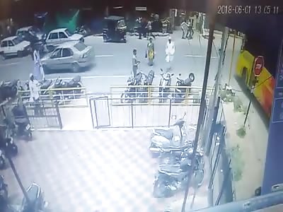 Bus crushes pedestrian against a shop after failed brakes