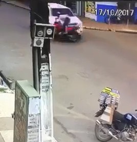 Speeding motorcyclist is Run by Van and Corkscrewed in Mid Air and Impact against a pole