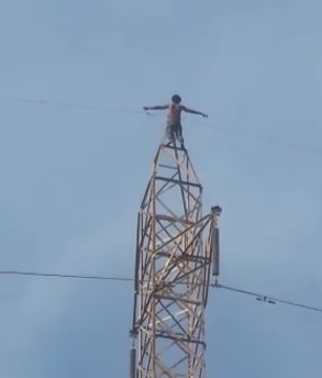 Woman Jumps to her Death from Radio Tower in Minas Gerais , Brazil